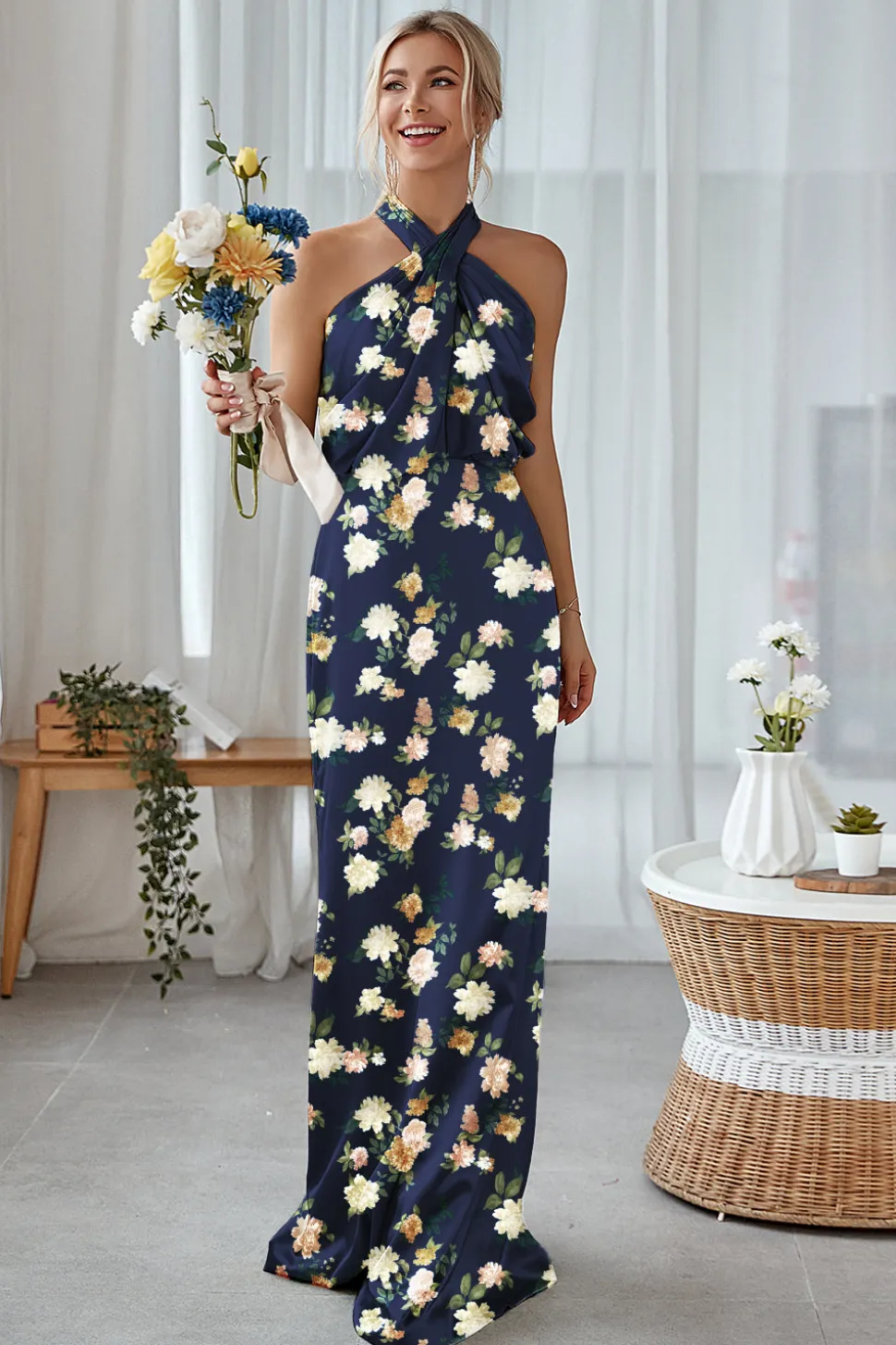 Marinha Bloom Bainha Halter Pescoço Cetim Long Vestido Madrinha