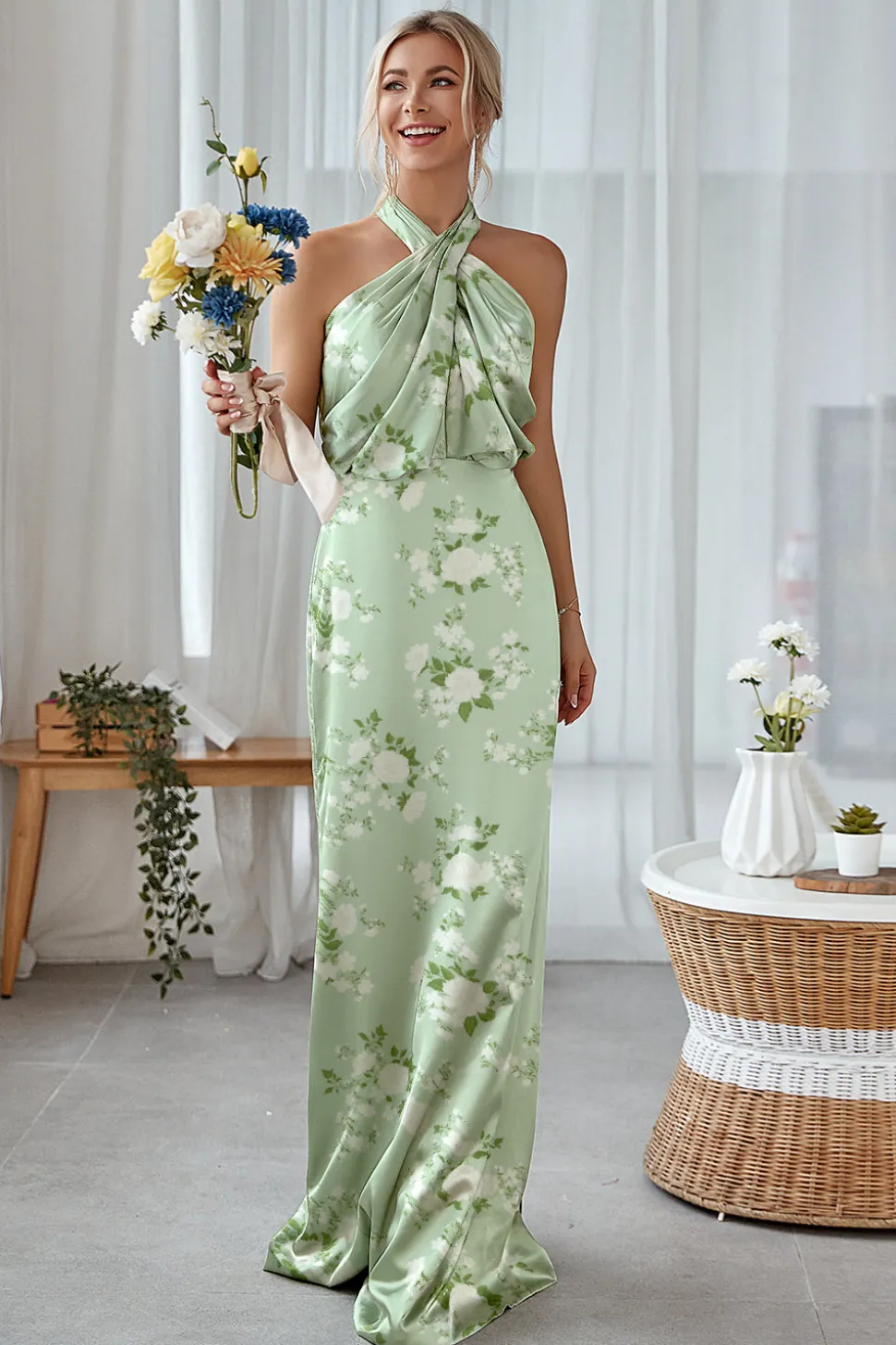 Marinha Bloom Bainha Halter Pescoço Cetim Long Vestido Madrinha