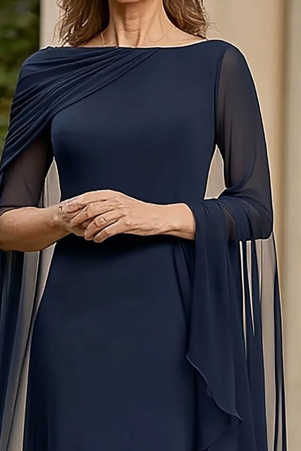 Marinha Chiffon Uma Linha Mãe de Noiva Vestido com Mangas Flutter