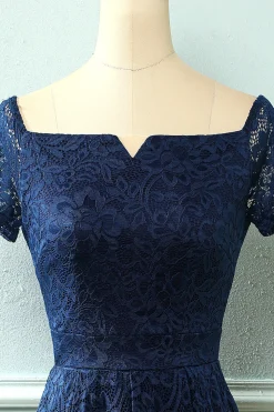 Marinha fora do vestido de renda do ombro