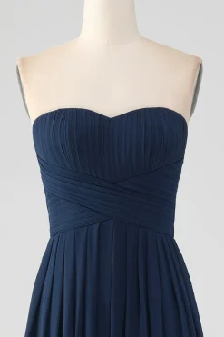 Marinha Uma linha querida plissado longo vestido de dama de honra