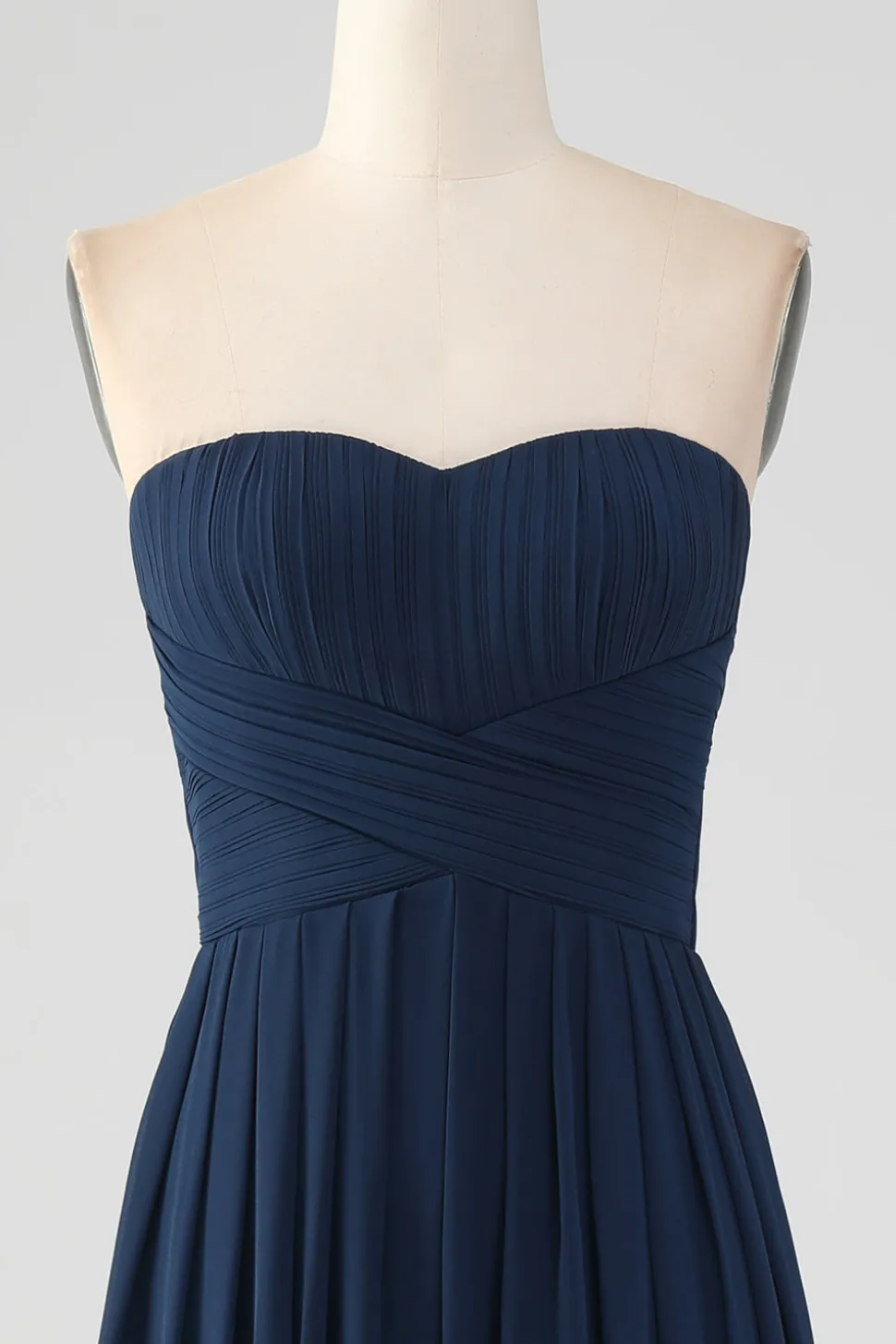 Marinha Uma linha querida plissado longo vestido de dama de honra