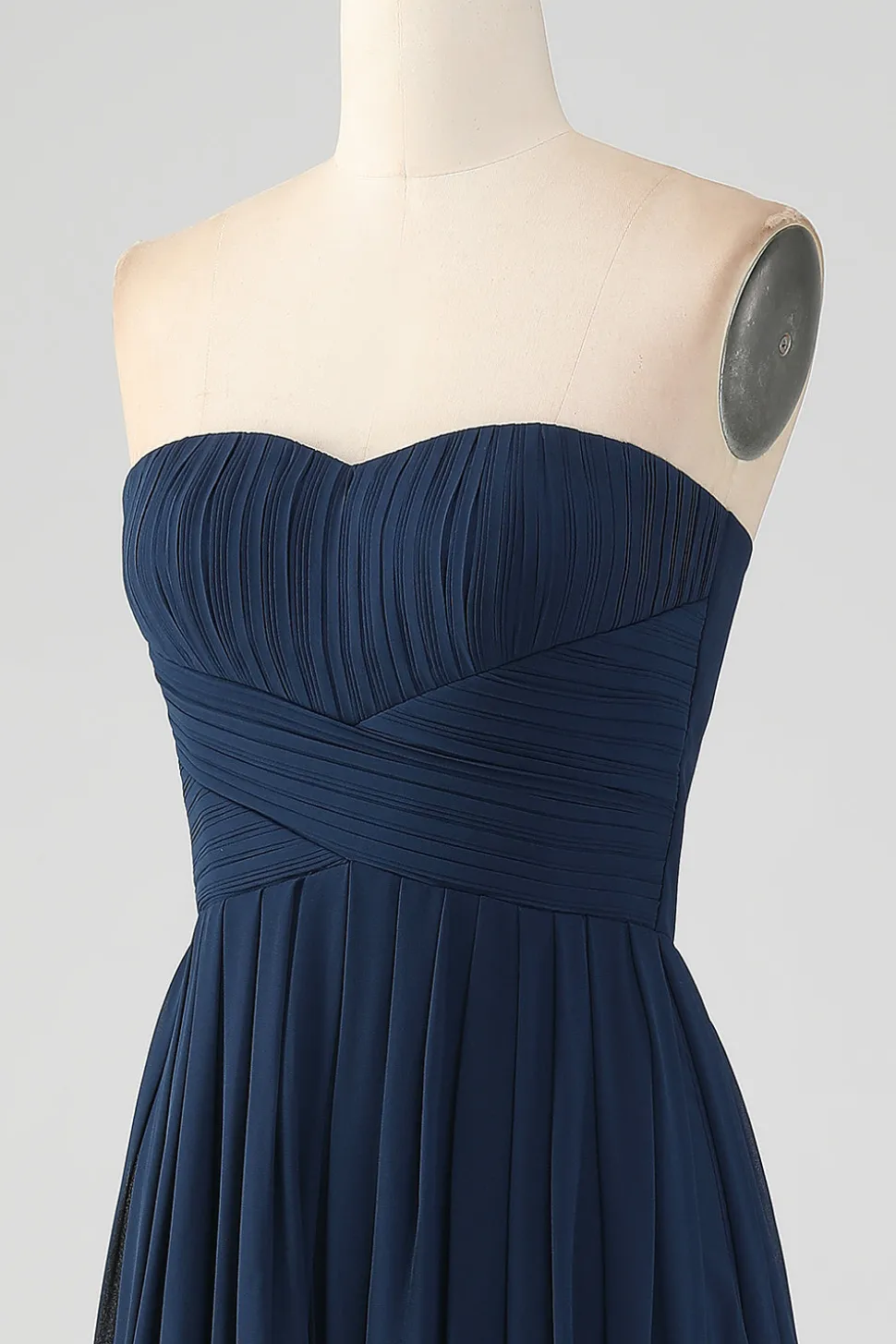 Marinha Uma linha querida plissado longo vestido de dama de honra