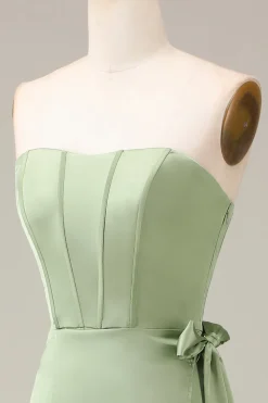 Matcha Espartilho sem alças A-line cetim vestido de dama de honra com fenda