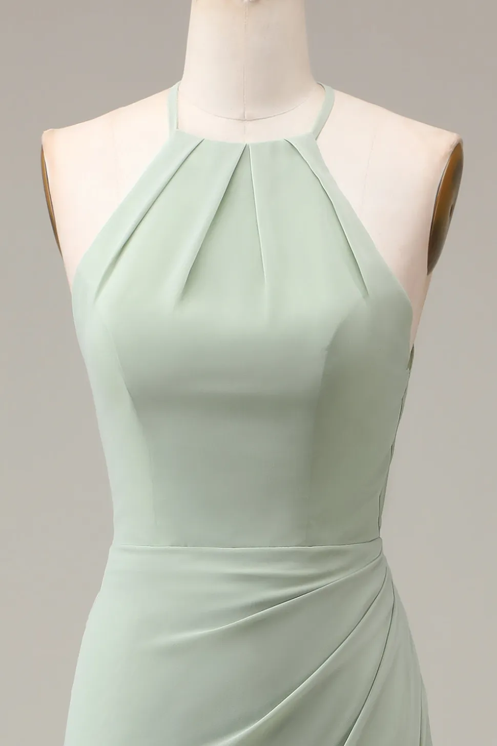 Matcha Halter pescoço bainha plissado vestido de dama de honra com fenda
