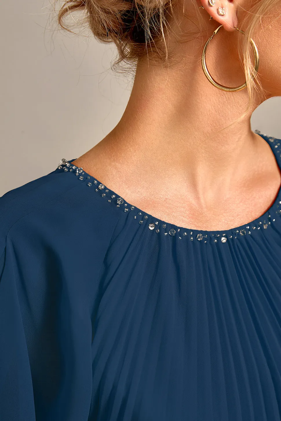 Navy A-line pescoço redondo plissado mãe de vestido de noiva com mangas curtas