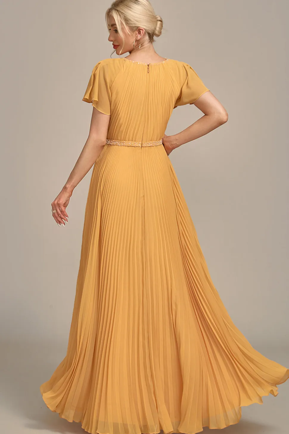 Navy A-line pescoço redondo plissado mãe de vestido de noiva com mangas curtas