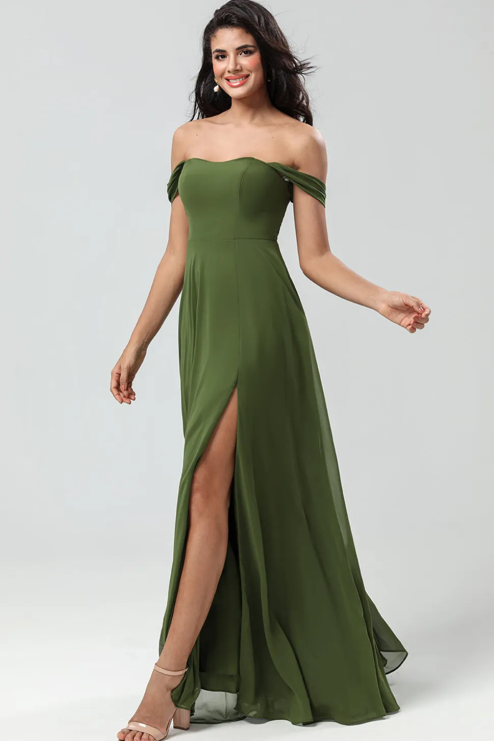 Off The Shoulder Uma linha de vestido de dama de honra de azeitona com fenda