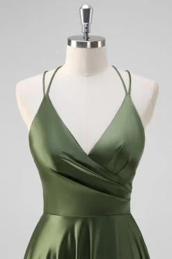 Olive A-Line Espaghetti Correias Ruched Long Satin Vestido de Dama de Honra