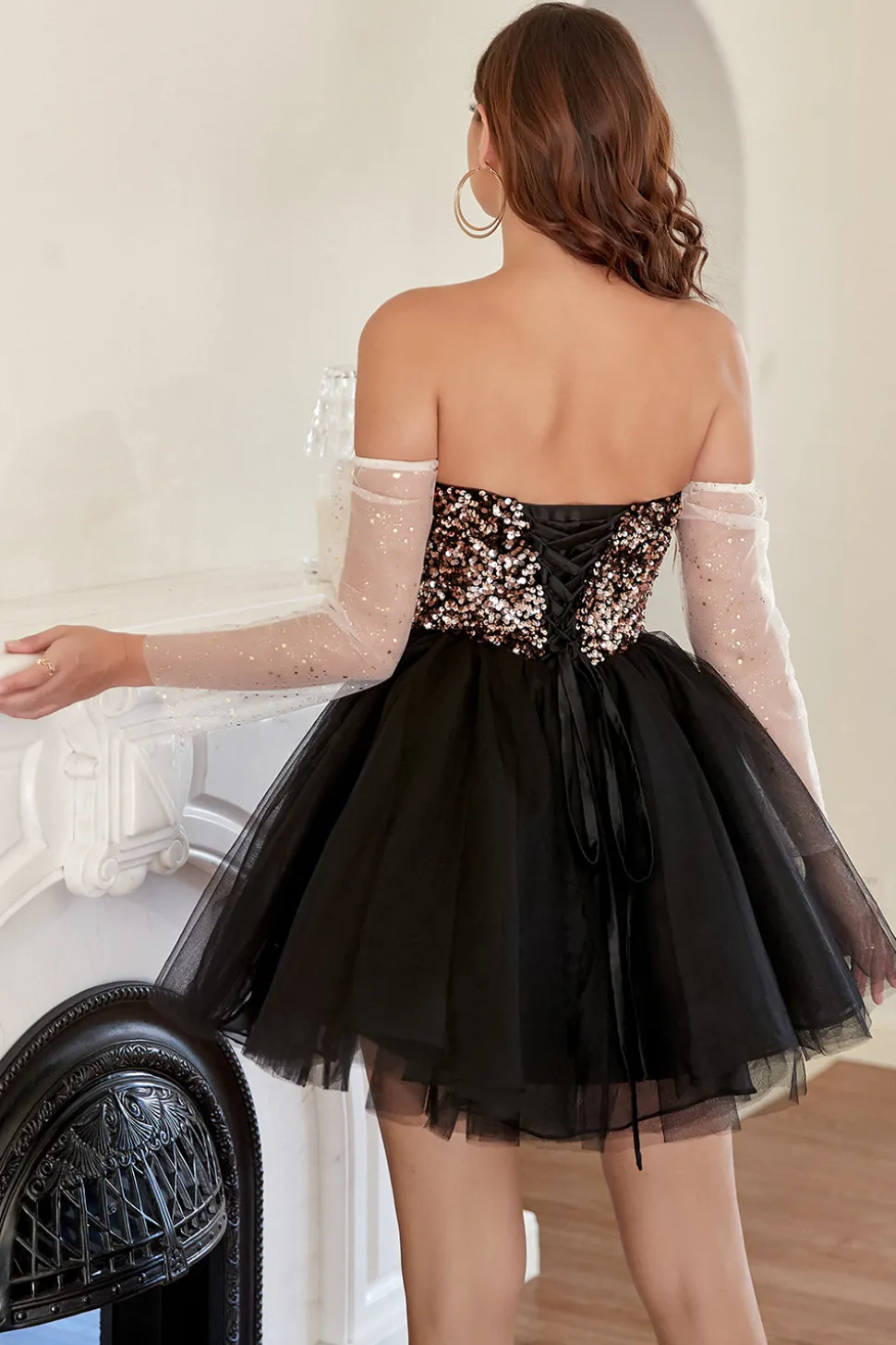 Pescoço preto sem alças Um vestido de homecoming de linha