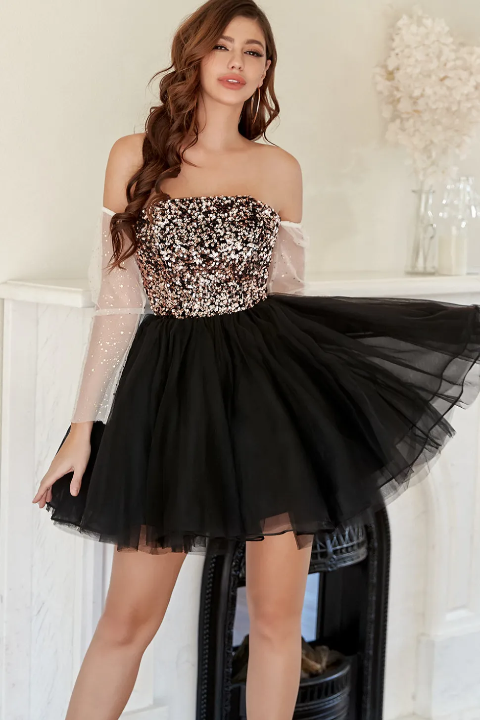 Pescoço preto sem alças Um vestido de homecoming de linha