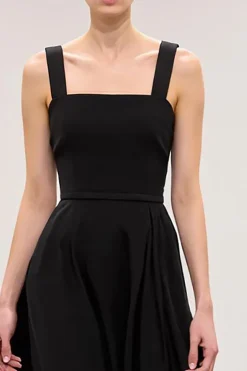 Pescoço quadrado preto Um vestido de noite longo linha