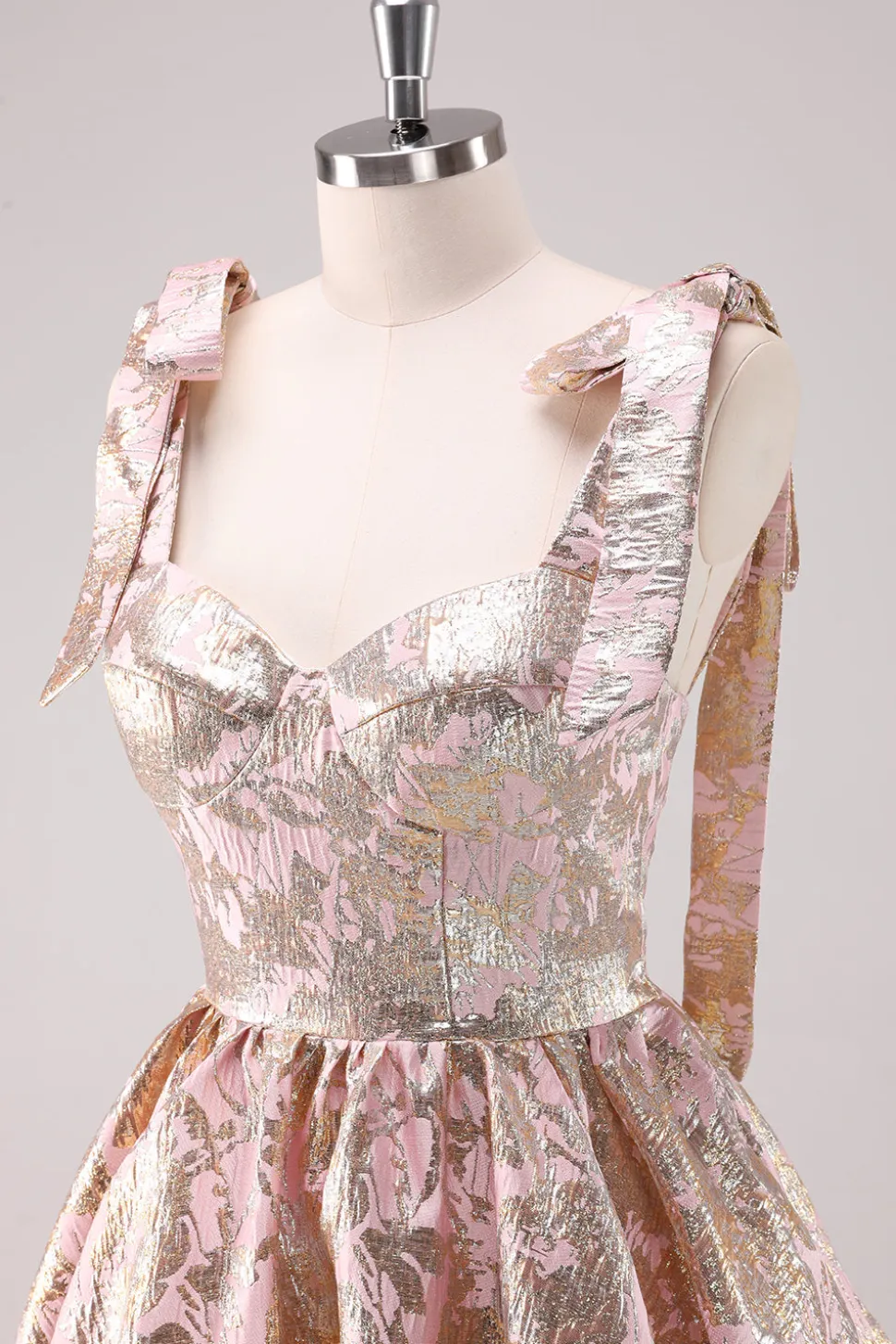 Prata Ajustável Correias A-Line Short Metallic Homecoming Dress com Folhos