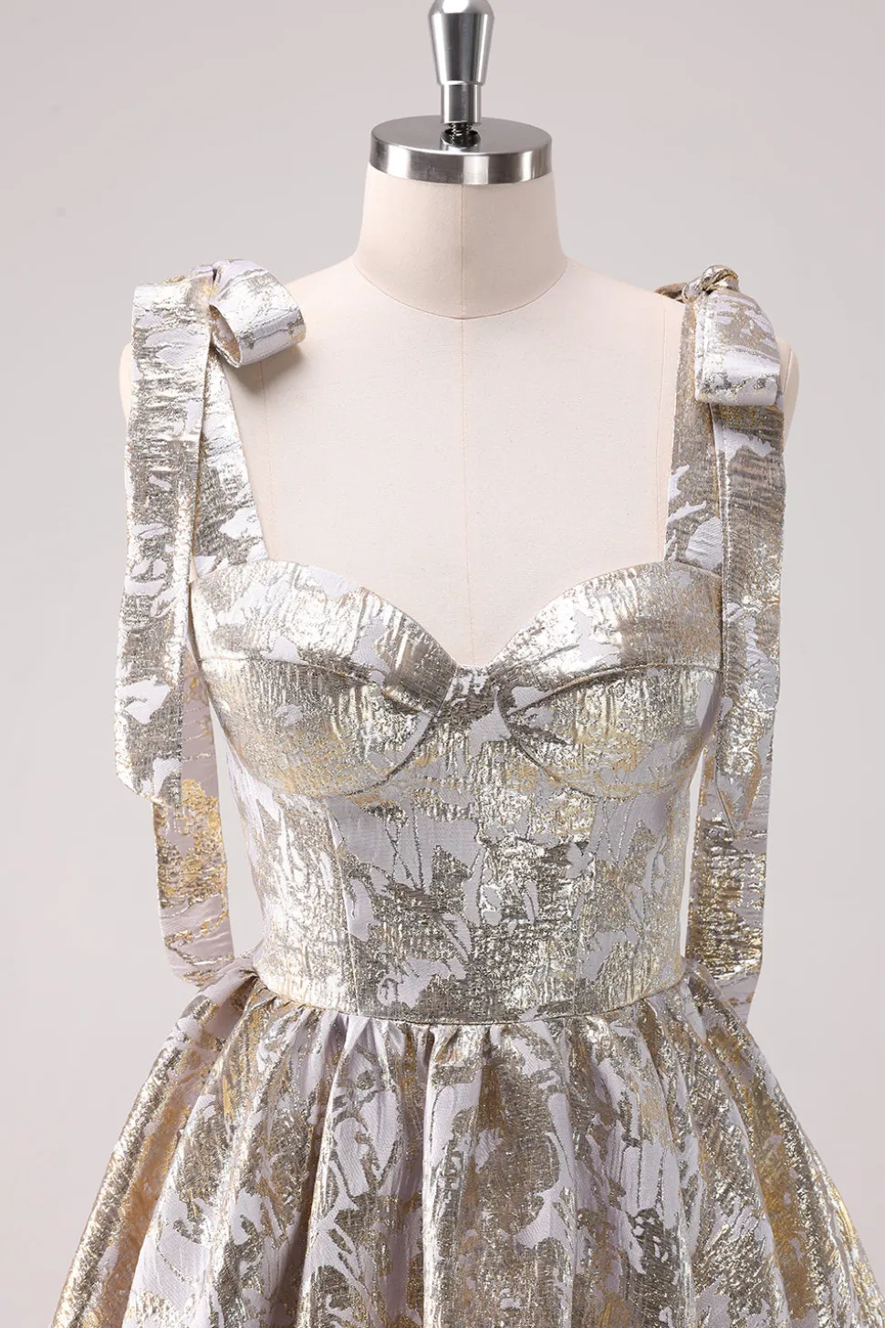Prata Ajustável Correias A-Line Short Metallic Homecoming Dress com Folhos