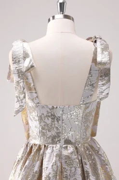 Prata Ajustável Correias A-Line Short Metallic Homecoming Dress com Folhos