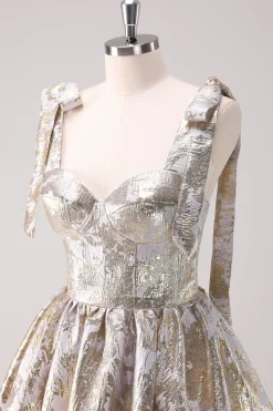 Prata Ajustável Correias A-Line Short Metallic Homecoming Dress com Folhos
