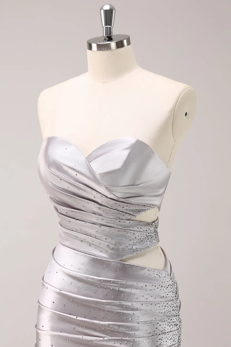 Prata Strapless Hollow out plissado apertado Homecoming Dress com frisos