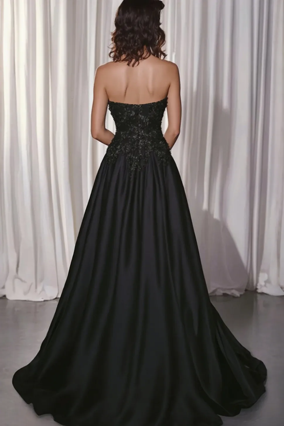 Preto A-Line cetim querido vestido longo baile de formatura com apliques de renda