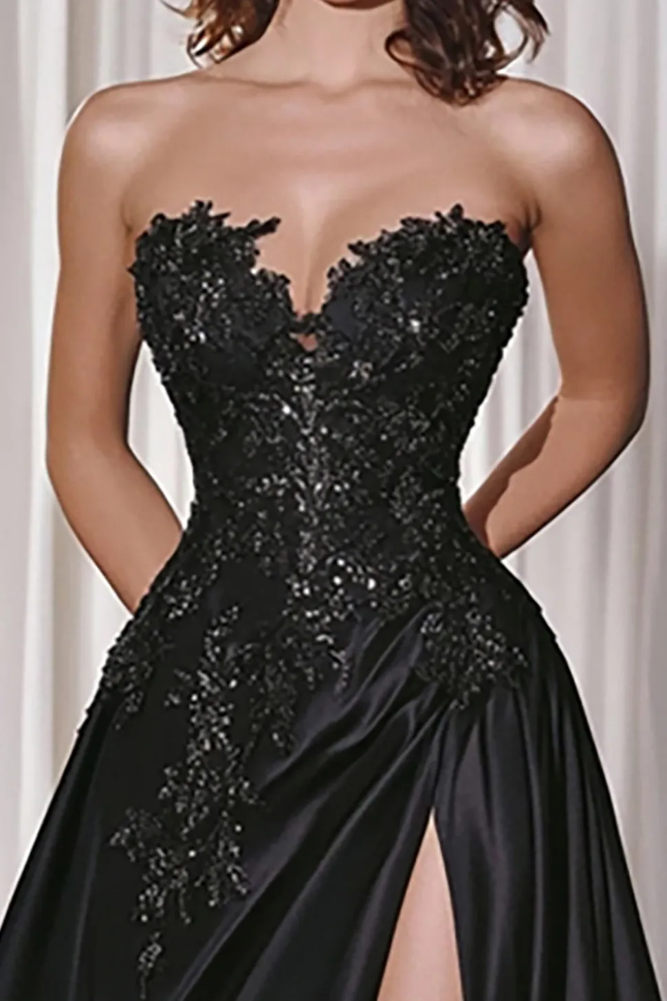 Preto A-Line cetim querido vestido longo baile de formatura com apliques de renda