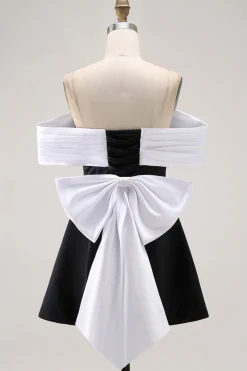 Preto A-Line Off The Shoulder Vestido Curto Homecoming com Arco