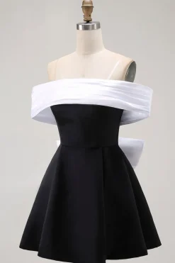 Preto A-Line Off The Shoulder Vestido Curto Homecoming com Arco