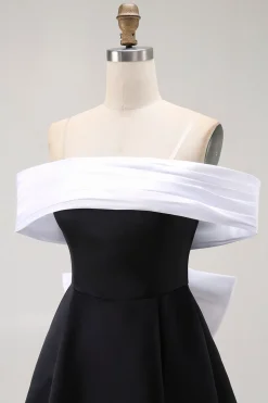 Preto A-Line Off The Shoulder Vestido Curto Homecoming com Arco