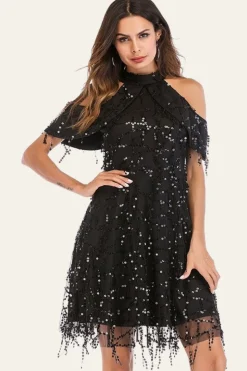 Preto A-Line Stand-Up Collar Ombro Frio Tassel Lantejoulas Halloween Vestido de Festa