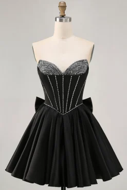 Preto A-Line Strapless frisado vestido curto Homecoming com arco