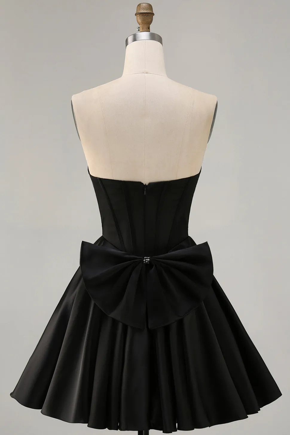 Preto A-Line Strapless frisado vestido curto Homecoming com arco