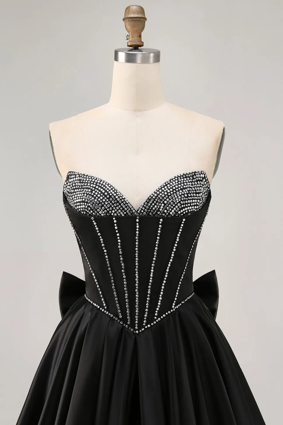 Preto A-Line Strapless frisado vestido curto Homecoming com arco