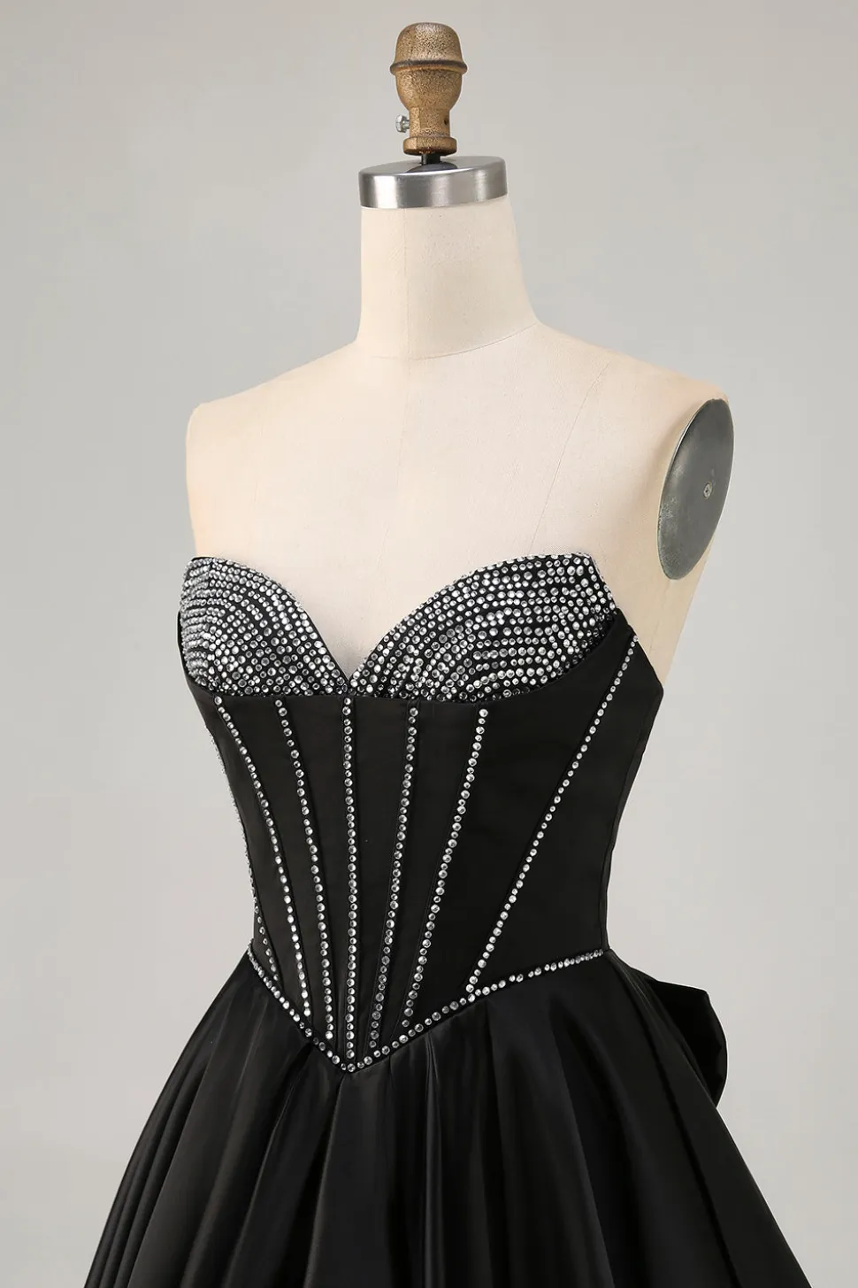 Preto A-Line Strapless frisado vestido curto Homecoming com arco