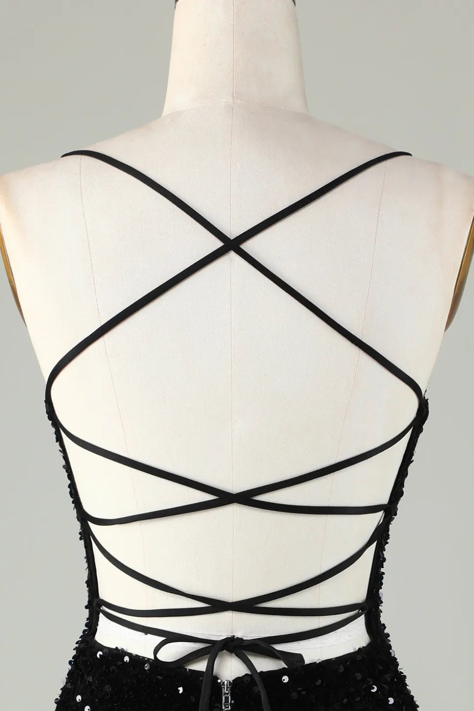 Preto espaguete alças lantejoulas homecoming vestido com cruz criss para trás