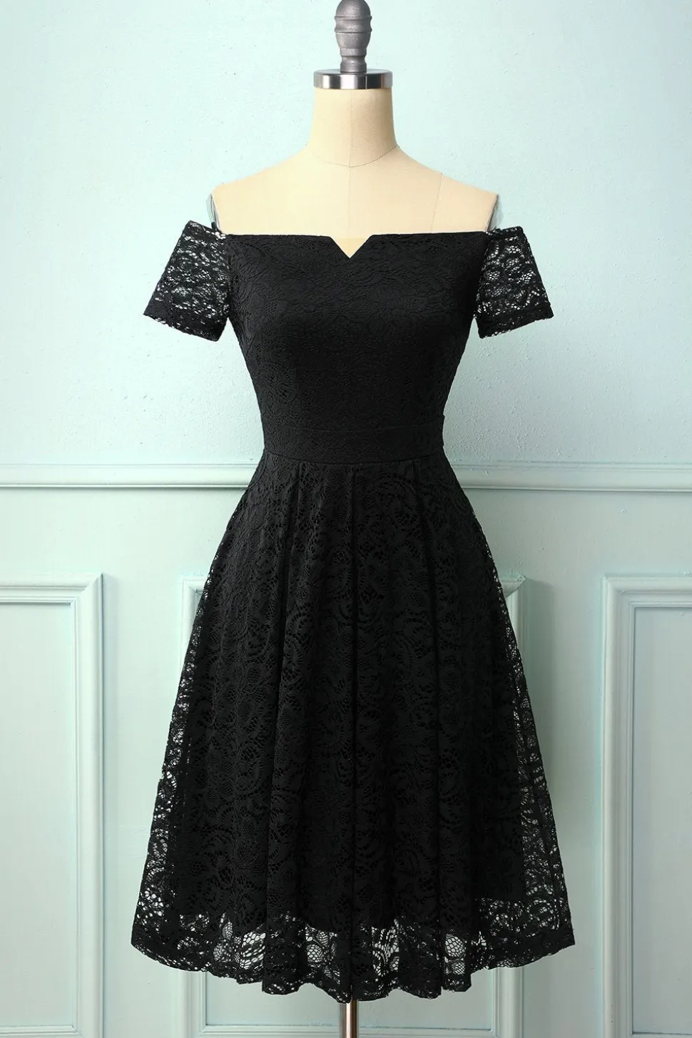 Preto fora do ombro vestido de renda