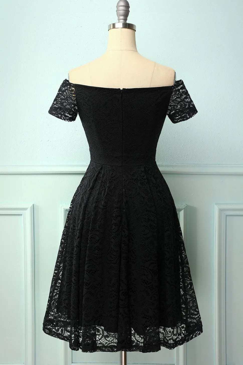 Preto fora do ombro vestido de renda