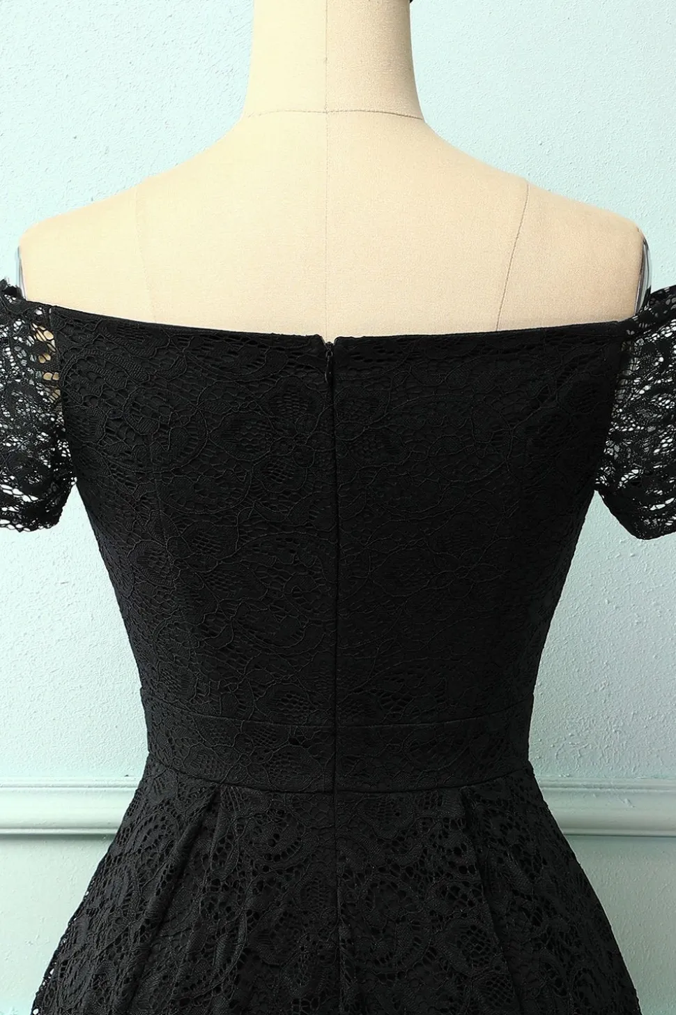 Preto fora do ombro vestido de renda