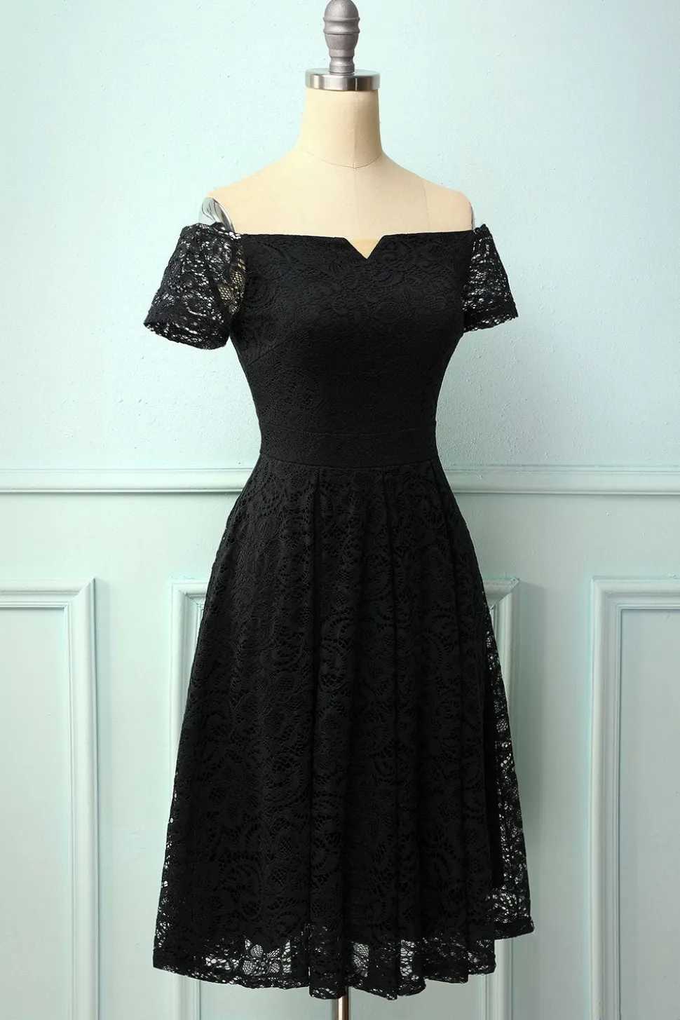 Preto fora do ombro vestido de renda