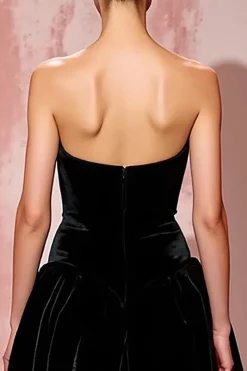 Preto simples sem alças uma linha de veludo vestido de noite