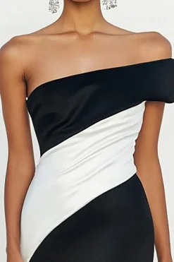 Preto Strapless Matte Satin Sereia Ruched Long Formal Dress