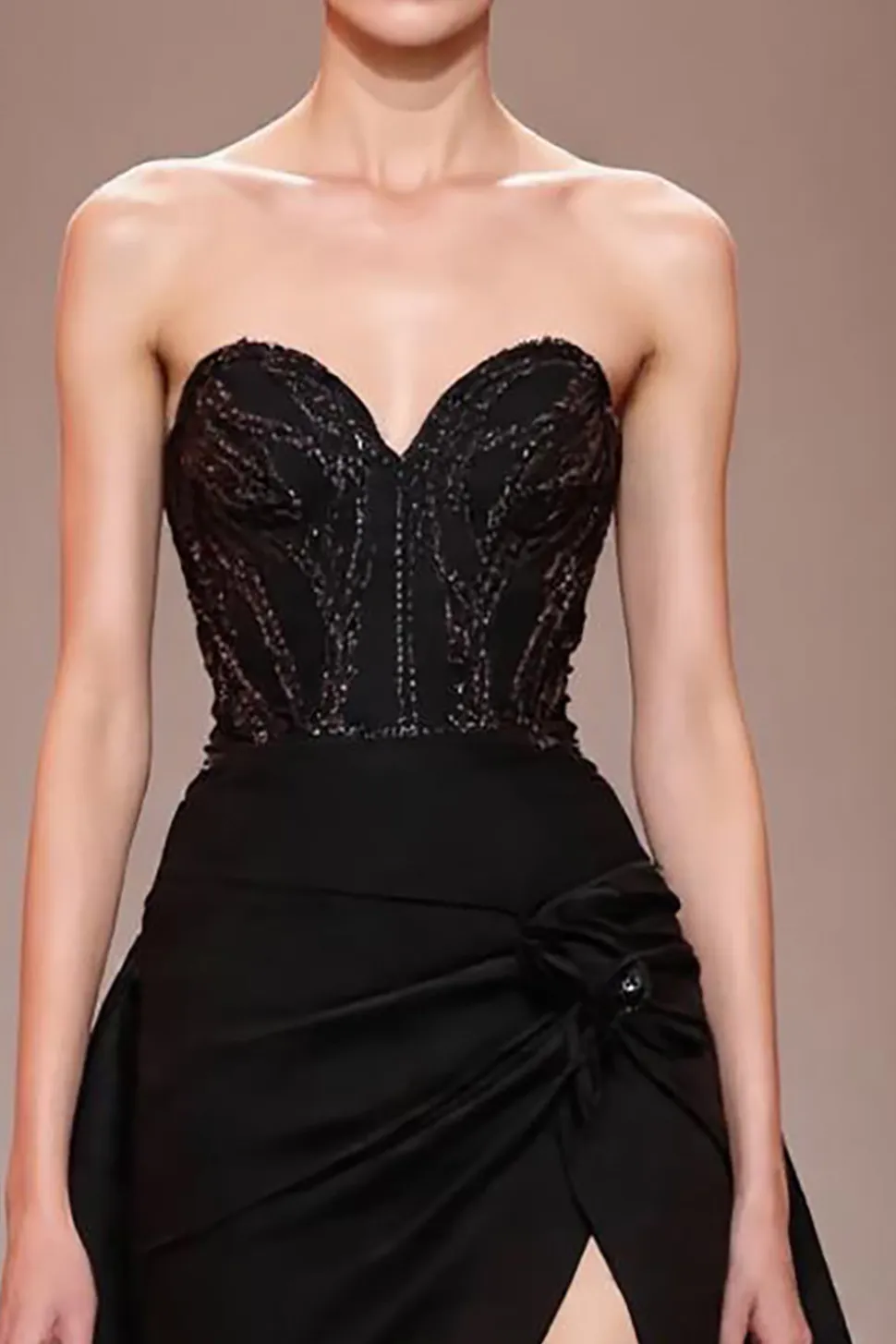 Preto Uma Linha Cetim Decote Em Coração Vestido Cerimónia Com Fenda
