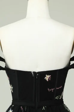 Preto Uma linha fora do ombro Homecoming Dress