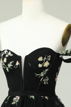 Preto Uma linha fora do ombro Homecoming Dress