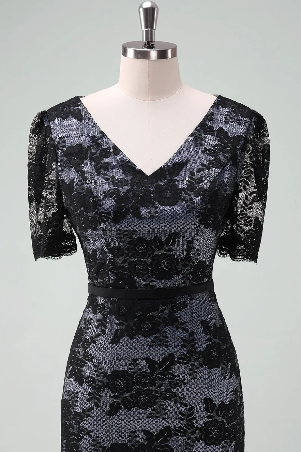 Preto V-Neck Lace Bainha Midi Mãe do Vestido da Noiva com Mangas Curtas