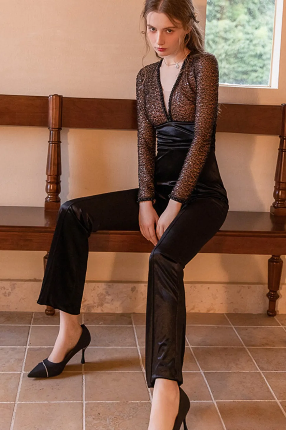Preto V-Neck lantejoulas macacão longo com mangas compridas