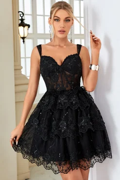 Princesa Uma Linha Espartilho Roxo Tiered Vestido Curto Homecoming com Renda