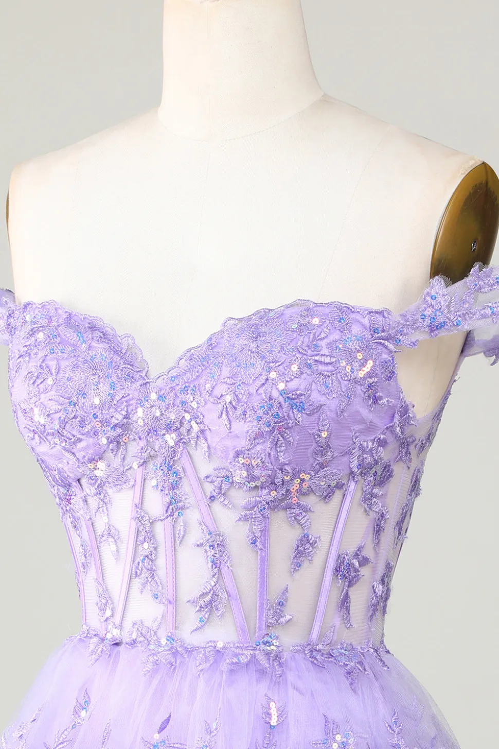 Princesa Uma Linha Espartilho Roxo Tiered Vestido Curto Homecoming com Renda