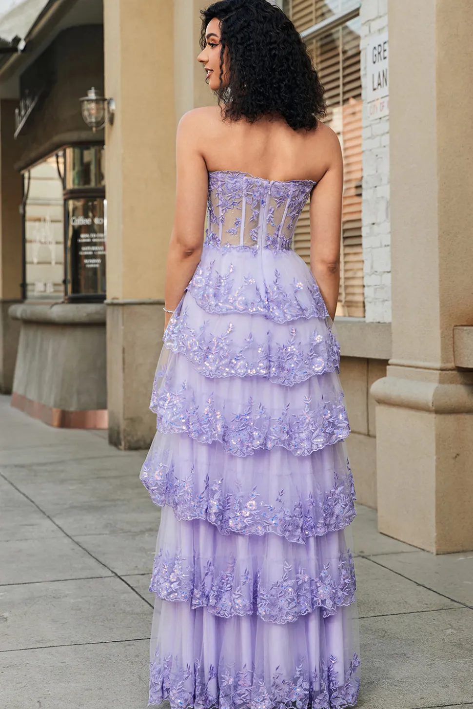 Princesa Uma linha querida lavanda espartilho vestido de baile com renda em camadas