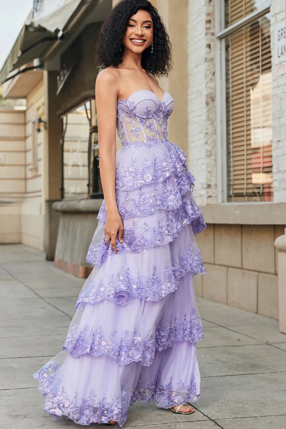 Princesa Uma linha querida lavanda espartilho vestido de baile com renda em camadas