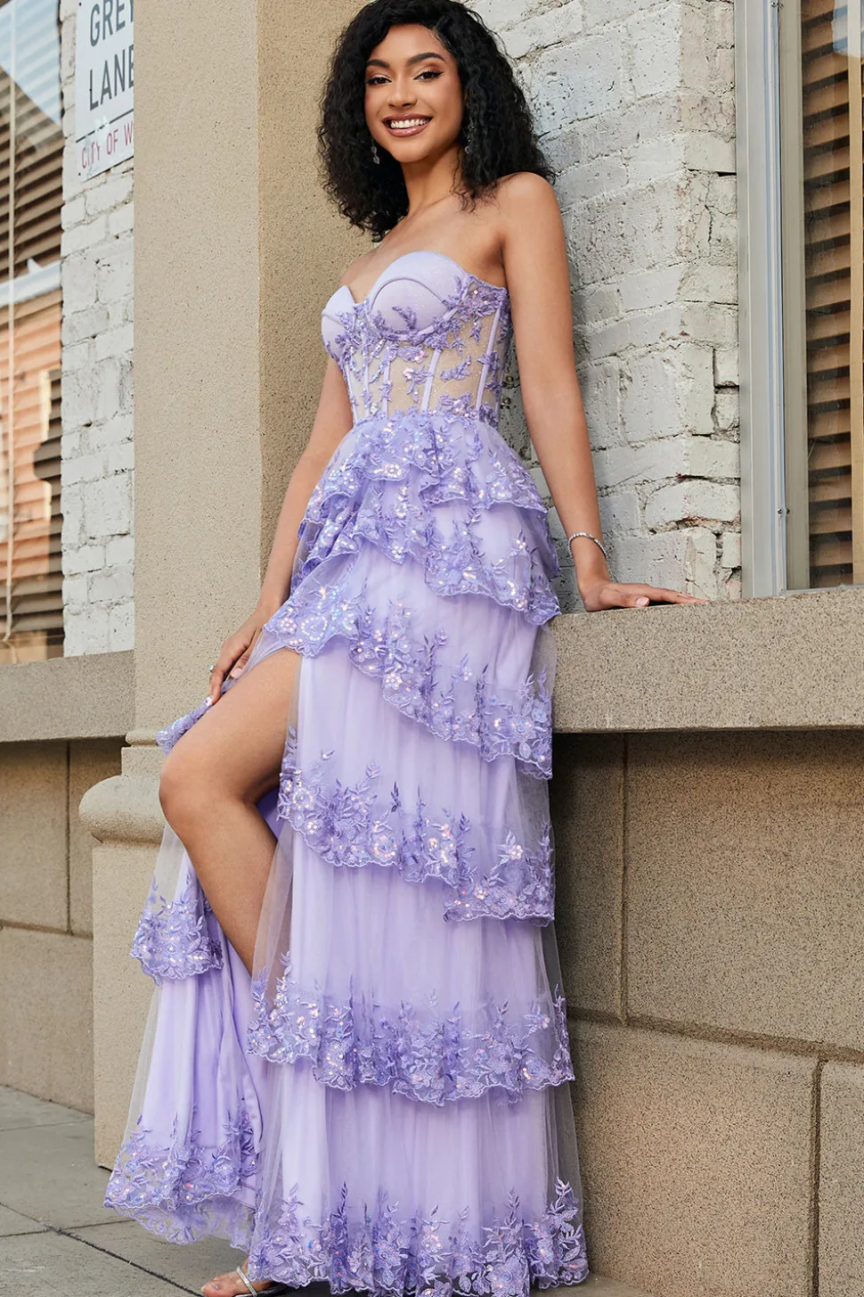 Princesa Uma linha querida lavanda espartilho vestido de baile com renda em camadas