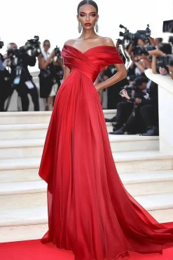 Red Off The Shoulder Um Vestido de Gala Ruched Line