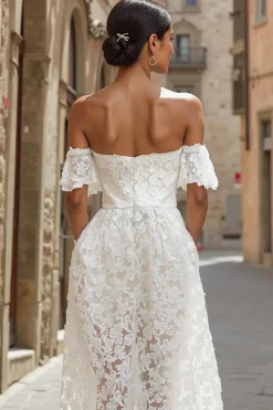 Renda de marfim fora do ombro midi vestido de noiva
